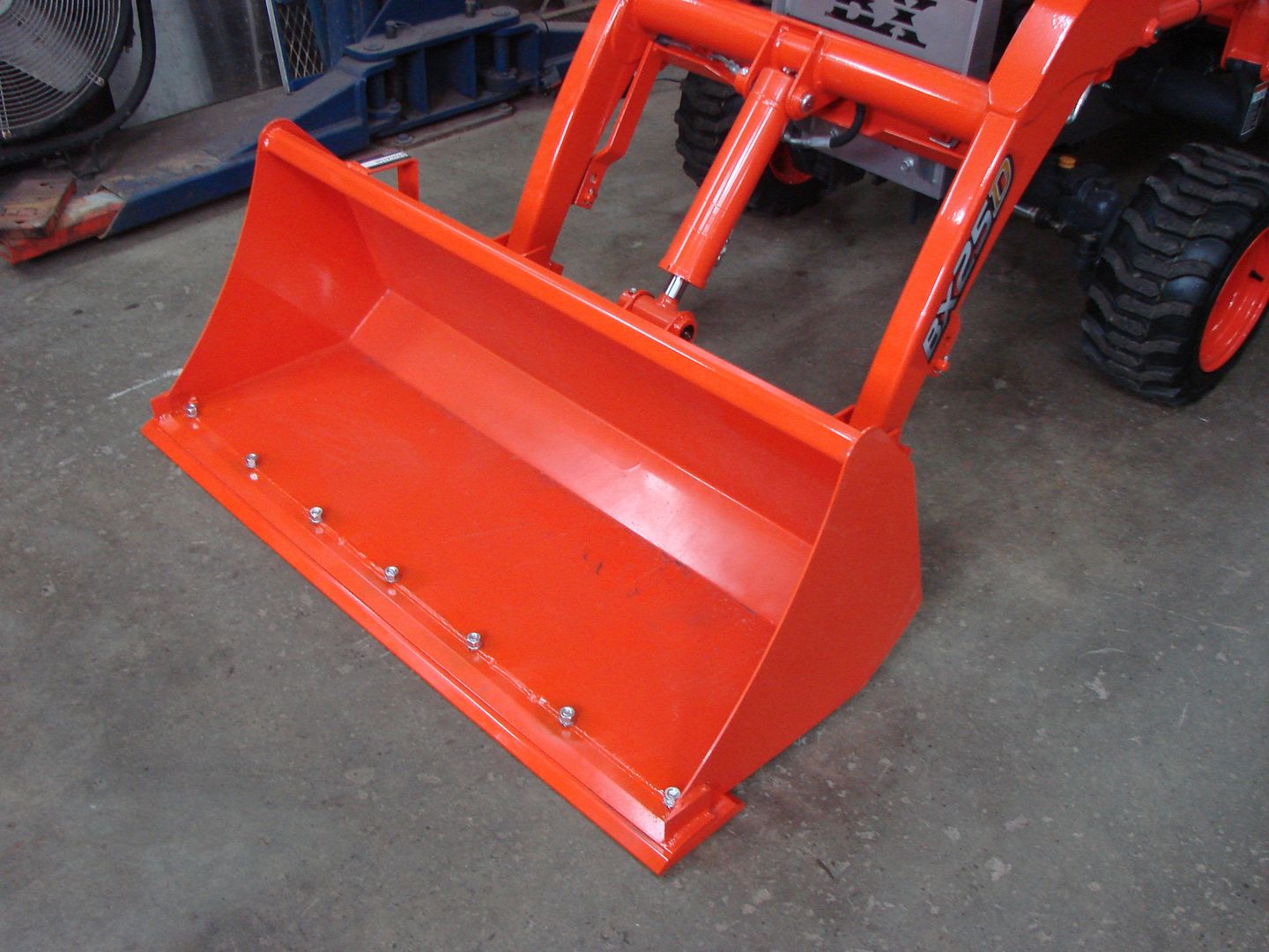 Bolt on cutting edge for BX